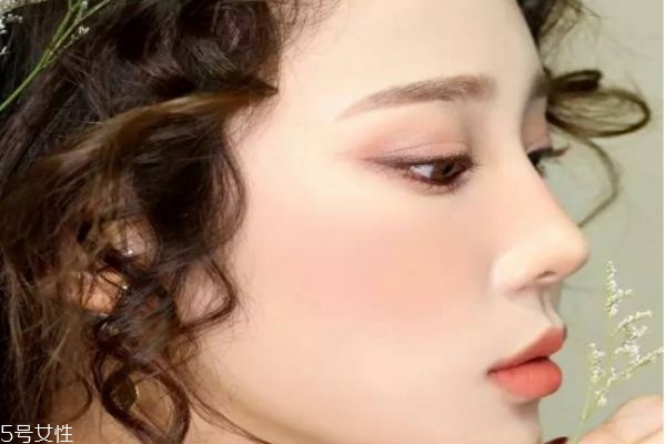 仙女妝容怎么畫 粉嫩柔和眼妝教程 仙女妝容怎么畫 粉嫩柔和眼妝教程