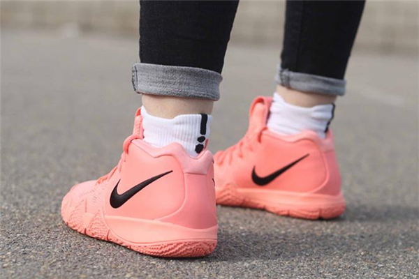 訓(xùn)練鞋和跑步鞋的區(qū)別 有很大不同 訓(xùn)練鞋和跑步鞋的區(qū)別 有很大不同