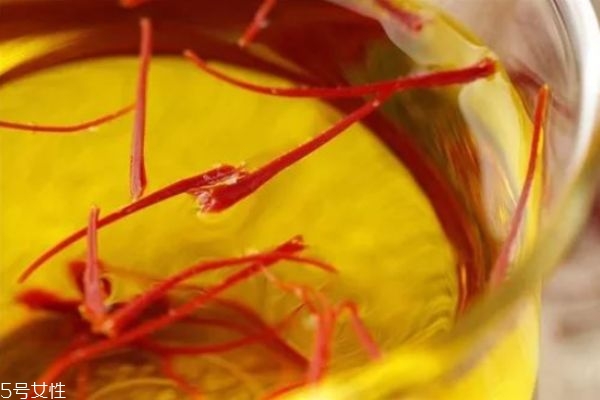 藏紅花泡腳癢怎么回事 泡腳之后腳特別癢 藏紅花泡腳癢怎么回事 泡腳之后腳特別癢