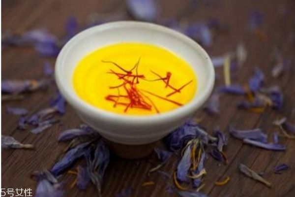 女人喝藏紅花的好處 女人喝藏紅花的功效與作用 女人喝藏紅花的好處 女人喝藏紅花的功效與作用