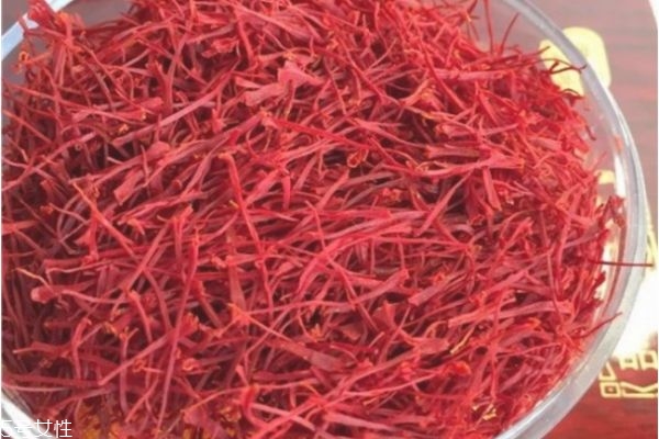 女人喝藏紅花的好處 女人喝藏紅花的功效與作用 女人喝藏紅花的好處 女人喝藏紅花的功效與作用