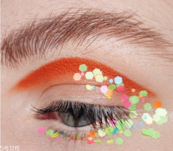 圣誕亮片妝怎么畫(huà) 圣誕眼妝怎么畫(huà) 圣誕亮片妝怎么畫(huà) 圣誕眼妝怎么畫(huà)