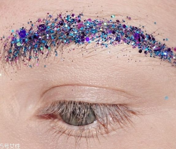 圣誕亮片妝怎么畫(huà) 圣誕眼妝怎么畫(huà) 圣誕亮片妝怎么畫(huà) 圣誕眼妝怎么畫(huà)