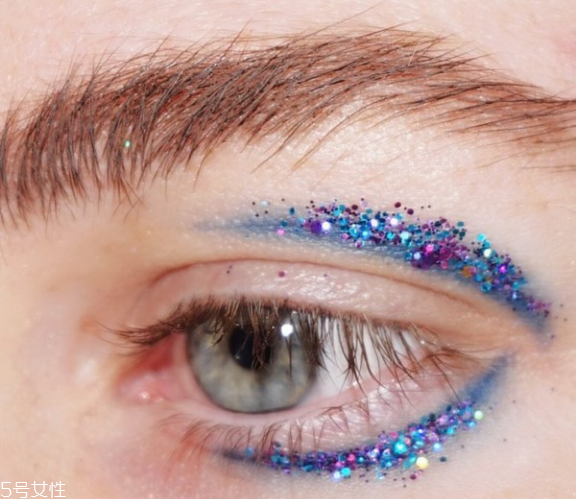 圣誕亮片妝怎么畫(huà) 圣誕眼妝怎么畫(huà) 圣誕亮片妝怎么畫(huà) 圣誕眼妝怎么畫(huà)