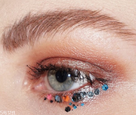 圣誕亮片妝怎么畫(huà) 圣誕眼妝怎么畫(huà) 圣誕亮片妝怎么畫(huà) 圣誕眼妝怎么畫(huà)