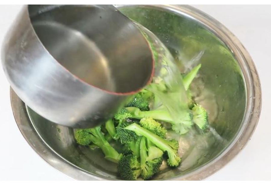 西蘭花里的蟲子怎么辦 一招清洗蟲卵全出來 西蘭花里的蟲子怎么辦 一招清洗蟲卵全出來