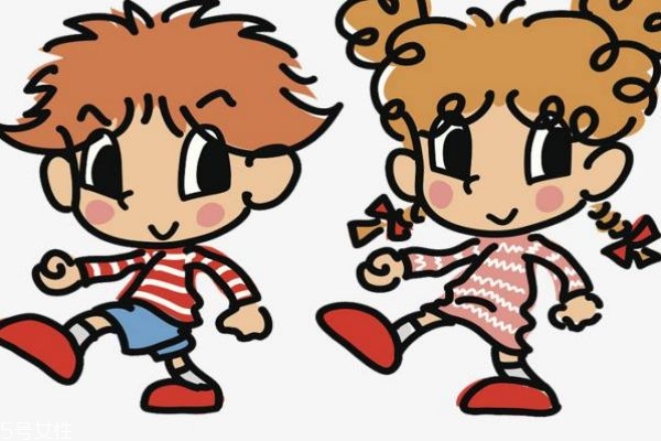 寶寶幾歲會(huì)走 不要牽著寶寶走路 寶寶幾歲會(huì)走 不要牽著寶寶走路