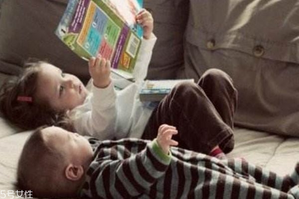 寶寶說(shuō)話晚是智商低嗎 如何判斷寶寶是否說(shuō)話晚 寶寶說(shuō)話晚是智商低嗎 如何判斷寶寶是否說(shuō)話晚