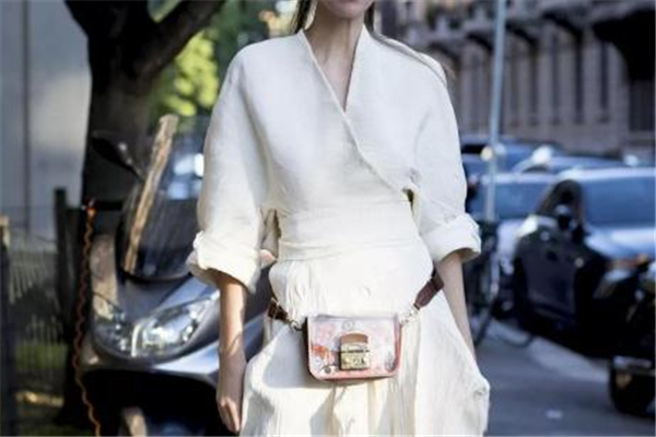 腰包怎么背比較潮 冬季腰線全靠它 腰包怎么背比較潮 冬季腰線全靠它