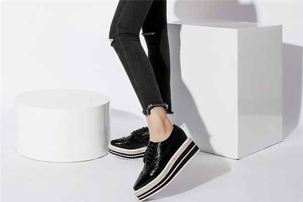 穿松糕鞋有哪些危害 這些壞處要當(dāng)心 穿松糕鞋有哪些危害 這些壞處要當(dāng)心