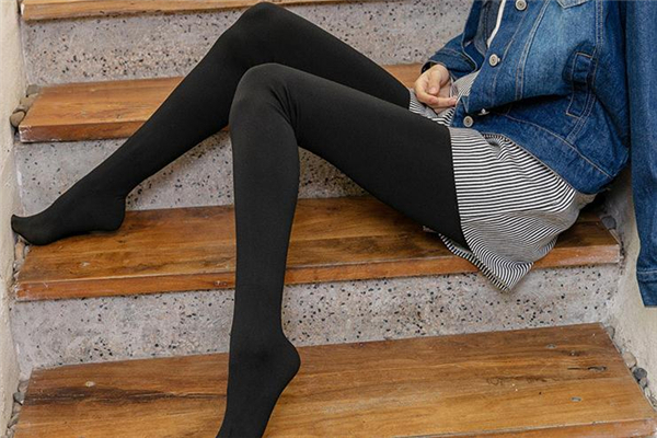 連褲襪可以穿著睡覺嗎 不利于血液循環(huán) 連褲襪可以穿著睡覺嗎 不利于血液循環(huán)