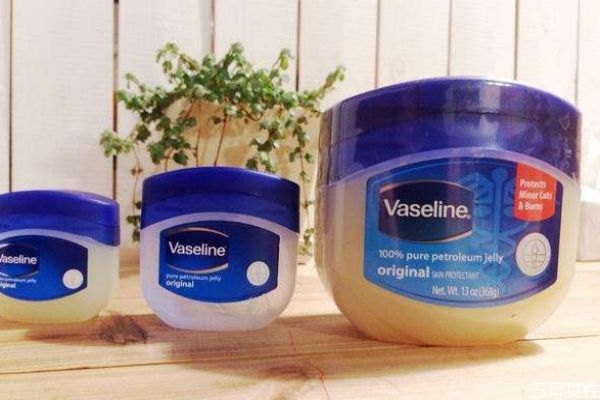 凡士林可以治唇炎嗎 唇炎可以使用凡士林 凡士林可以治唇炎嗎 唇炎可以使用凡士林