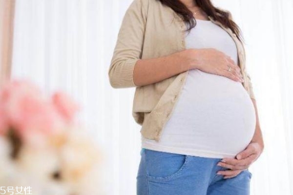 孕婦羊水過多對胎兒有害嗎 會危及胎兒性命 孕婦羊水過多對胎兒有害嗎 會危及胎兒性命