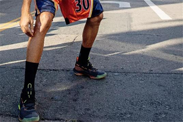 ua curry 6庫(kù)里6代實(shí)戰(zhàn)怎么樣 防滑性較差