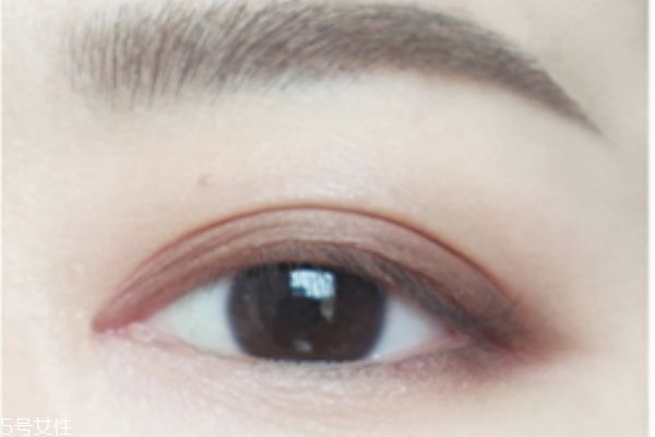 梅子色眼影怎么畫 梅子色眼影畫法 梅子色眼影怎么畫 梅子色眼影畫法