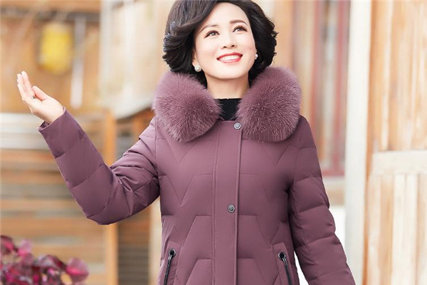 中老年羽絨服什么牌子好 這樣給父母挑選 中老年羽絨服什么牌子好 這樣給父母挑選