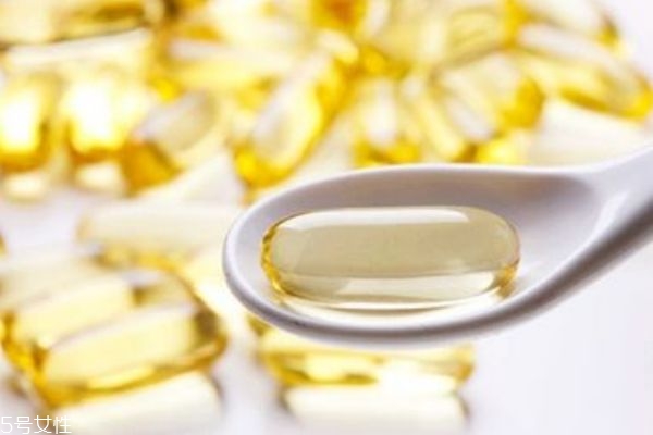 魚肝油能和鈣一起吃嗎 可以幫助鈣質(zhì)吸收 魚肝油能和鈣一起吃嗎 可以幫助鈣質(zhì)吸收