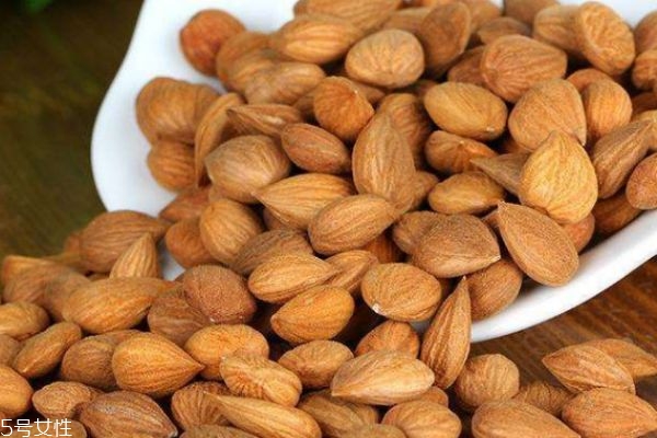 杏仁能長(zhǎng)期吃嗎 少吃苦杏仁 杏仁能長(zhǎng)期吃嗎 少吃苦杏仁