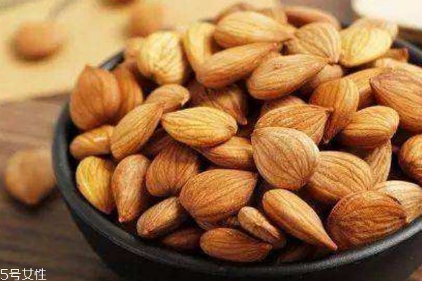 杏仁能長(zhǎng)期吃嗎 少吃苦杏仁 杏仁能長(zhǎng)期吃嗎 少吃苦杏仁