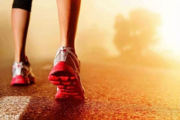 生理期可以跑步嗎 生理期適合什么運動 生理期可以跑步嗎 生理期適合什么運動