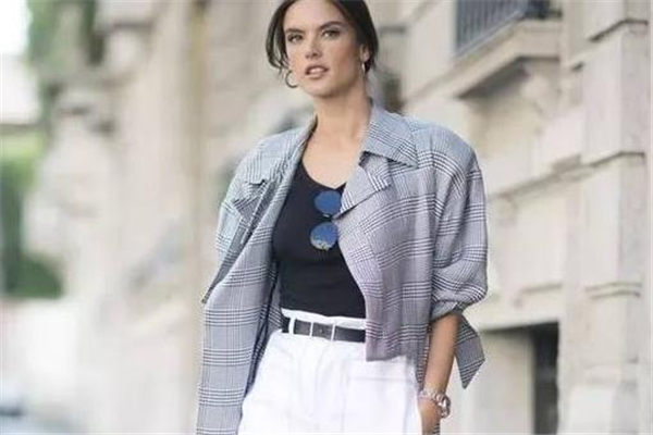 打底衫里面需要穿秋衣嗎 可以貼身穿 打底衫里面需要穿秋衣嗎 可以貼身穿