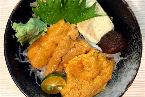 海膽吃的是哪個(gè)部位 各產(chǎn)地的海膽風(fēng)味大不同 海膽吃的是哪個(gè)部位 各產(chǎn)地的海膽風(fēng)味大不同