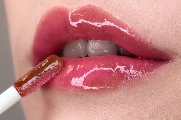 rmk誘光潤(rùn)唇釉全部試色 rmk誘光潤(rùn)唇釉4色號(hào)對(duì)比 rmk誘光潤(rùn)唇釉全部試色 rmk誘光潤(rùn)唇釉4色號(hào)對(duì)比