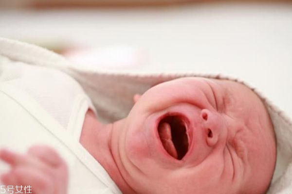 新生兒怎樣抱最安全科學(xué) 新生兒怎樣抱最安全科學(xué)