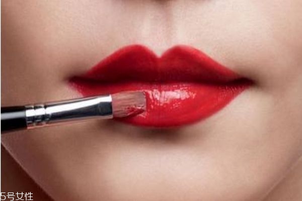 簡單挑選合適口紅的方法 選購口紅的顏色注意事項 簡單挑選合適口紅的方法 選購口紅的顏色注意事項