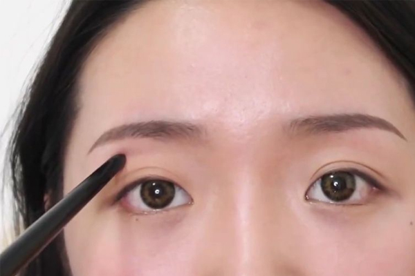 怎樣畫眼影不暈妝 5個眼影不暈小技巧 怎樣畫眼影不暈妝 5個眼影不暈小技巧