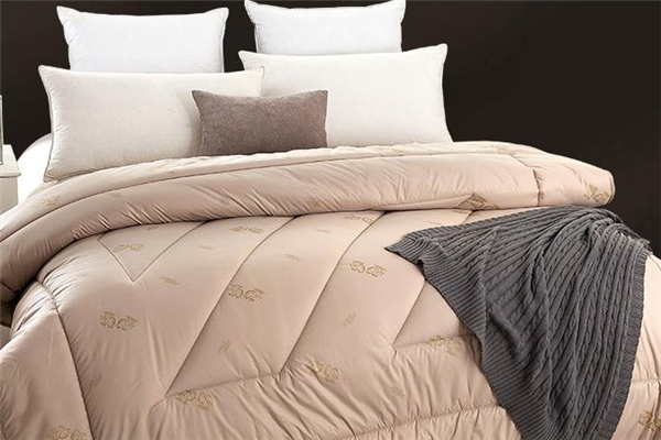 羊絨被和羽絨被哪個好 保暖效果都不錯 羊絨被和羽絨被哪個好 保暖效果都不錯