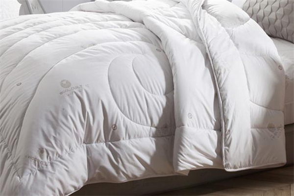 羊絨被可以曬太陽嗎 不要過度暴曬 羊絨被可以曬太陽嗎 不要過度暴曬