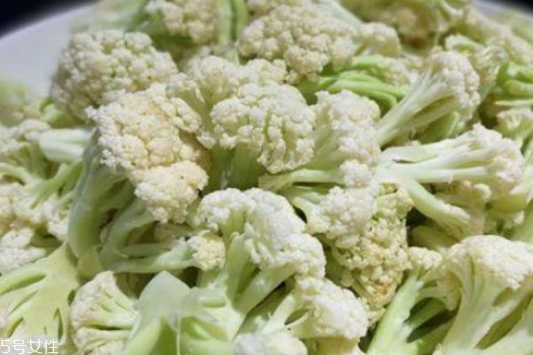 花菜要焯水嗎 花菜怎么洗 花菜要焯水嗎 花菜怎么洗