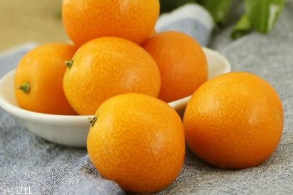 金錢橘的皮可以吃嗎 金錢橘的吃法 金錢橘的皮可以吃嗎 金錢橘的吃法