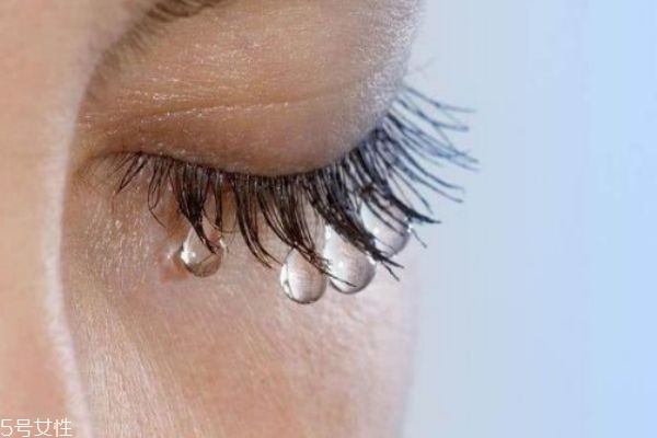 散光是怎么造成的 散光部分癥狀 散光是怎么造成的 散光部分癥狀