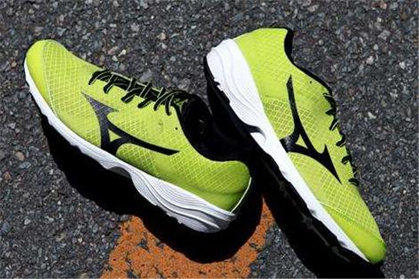 跑鞋可以平時穿嗎 看具體款式 跑鞋可以平時穿嗎 看具體款式