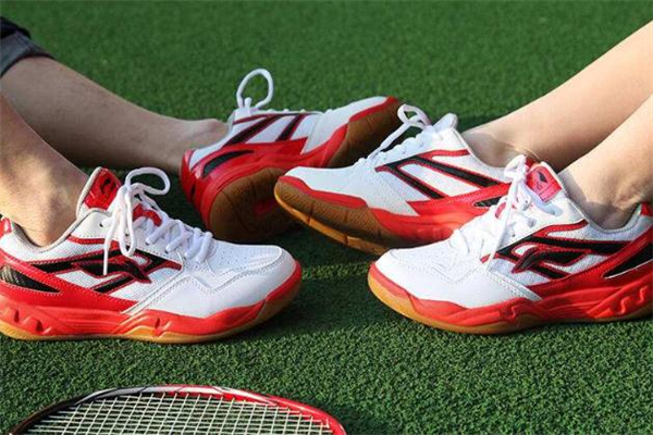 羽毛球鞋可以平時穿嗎 并不太適合 羽毛球鞋可以平時穿嗎 并不太適合