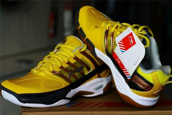 羽毛球鞋可以平時穿嗎 并不太適合 羽毛球鞋可以平時穿嗎 并不太適合