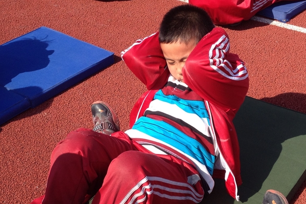 仰臥起坐起不來(lái)怎么辦？仰臥起坐對(duì)身體有傷害嗎