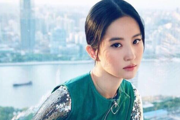 初學(xué)化妝怎樣畫眼影 牢記三不要原則 初學(xué)化妝怎樣畫眼影 牢記三不要原則