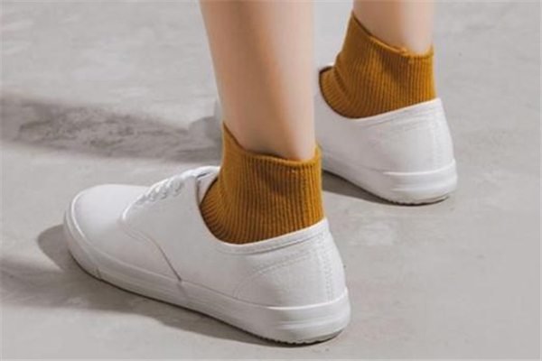 帆布鞋襪子怎么搭配 要注意顏色 帆布鞋襪子怎么搭配 要注意顏色