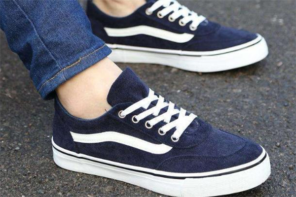 板鞋鞋帶怎么藏到里面 學(xué)會隱藏系法 板鞋鞋帶怎么藏到里面 學(xué)會隱藏系法