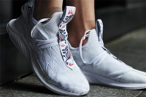 李寧溯錦繡測(cè)評(píng) 國(guó)產(chǎn)良心之作 李寧溯錦繡測(cè)評(píng) 國(guó)產(chǎn)良心之作