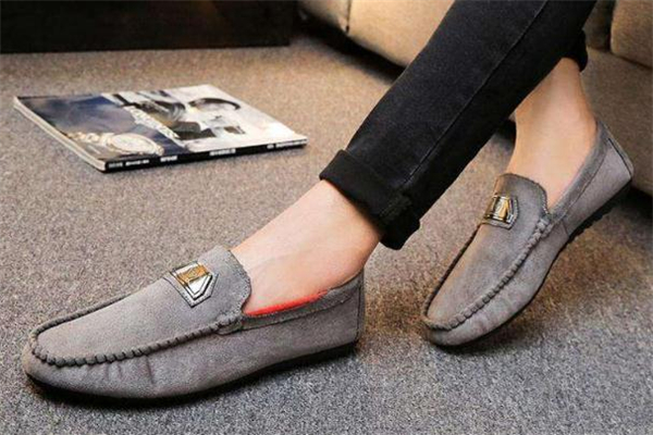 豆豆鞋為什么叫豆豆鞋 因?yàn)樾椎脑? alt=