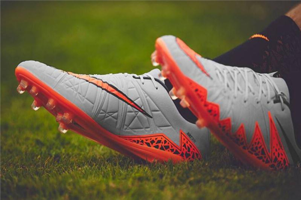 足球鞋ag和hg的區(qū)別 兩者差別不大 足球鞋ag和hg的區(qū)別 兩者差別不大