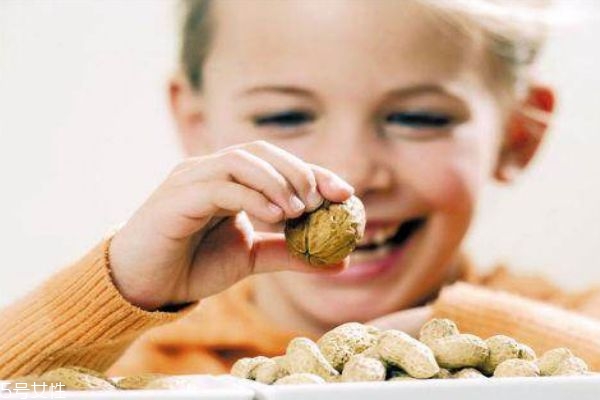 寶寶誤吞異物會有什么癥狀 寶寶吞了異物怎么辦 寶寶誤吞異物會有什么癥狀 寶寶吞了異物怎么辦