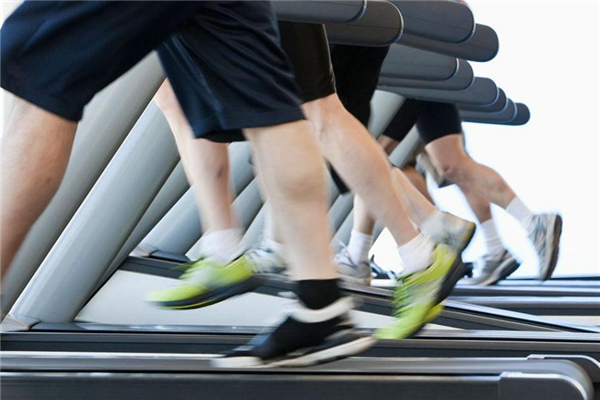 跑步機(jī)上走路傷膝蓋嗎 姿勢(shì)很重要 跑步機(jī)上走路傷膝蓋嗎 姿勢(shì)很重要
