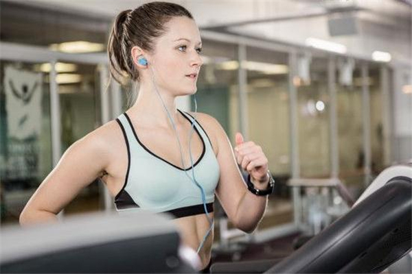 跑步機(jī)上走路傷膝蓋嗎 姿勢(shì)很重要 跑步機(jī)上走路傷膝蓋嗎 姿勢(shì)很重要