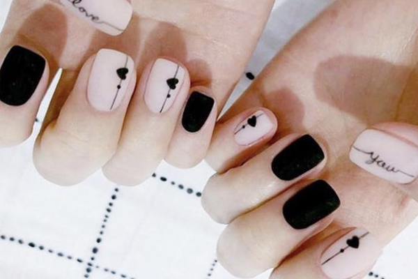 黑色磨砂美甲圖片2019 新款簡約黑色美甲款式 黑色磨砂美甲圖片2019 新款簡約黑色美甲款式