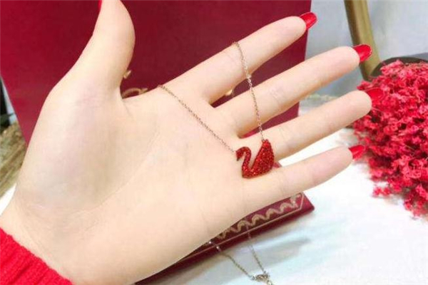 施華洛世奇紅天鵝項鏈多少錢 新年限量款 施華洛世奇紅天鵝項鏈多少錢 新年限量款